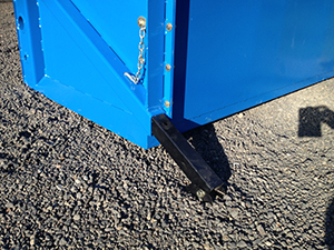 Close up of sloping legs on a Desite SLG-78 Topsoil Screener