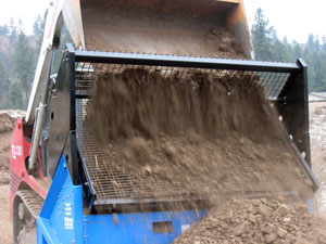 Vibratory System on screeners maximizes efficient production of topsoil